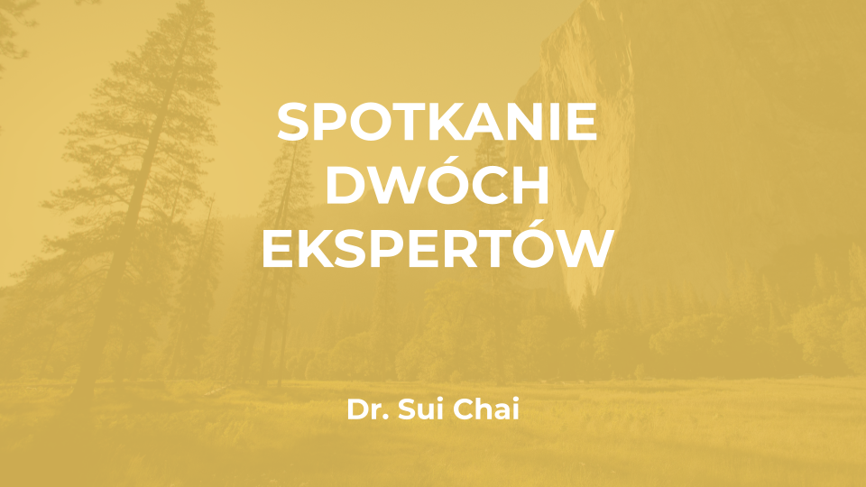 Dr Siu Chai omawia przypadek pacjenta z gruczolakorakiem w szpitalu St. Carlos.